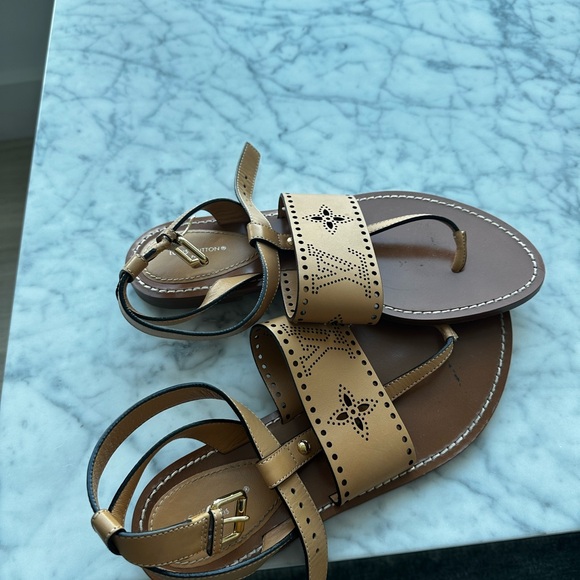 Louis Vuitton sandles. - Picture 7 of 8